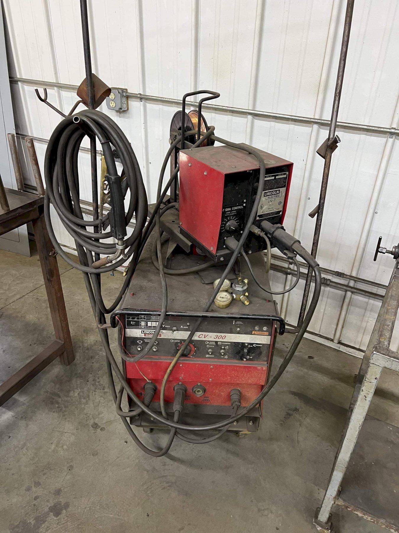 Lincoln CV300 Welder