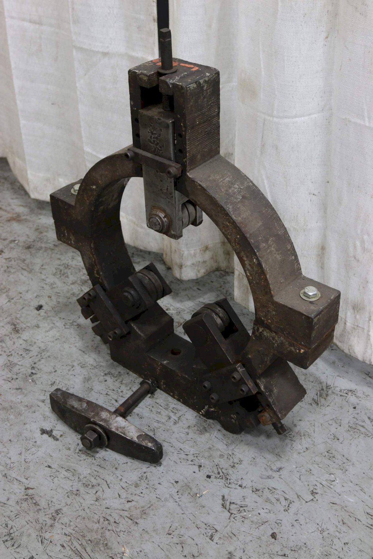 19" 3 POINT ROLLER TYPE STEADY REST:  STOCK #68325