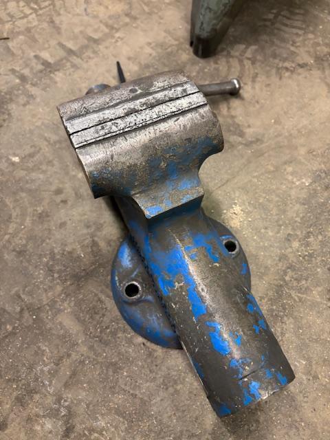 1 - PREOWNED WALTON BENCH VICE, MODEL #: 111009
