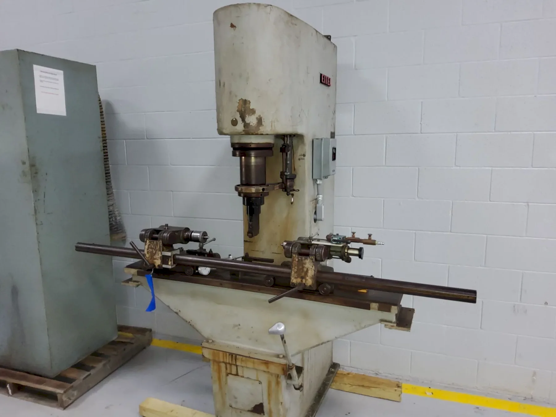 25 TON EITEL MODEL RP25 HYDRAULIC PRECISION STRAIGHTENING PRESS : YOBRO 25667