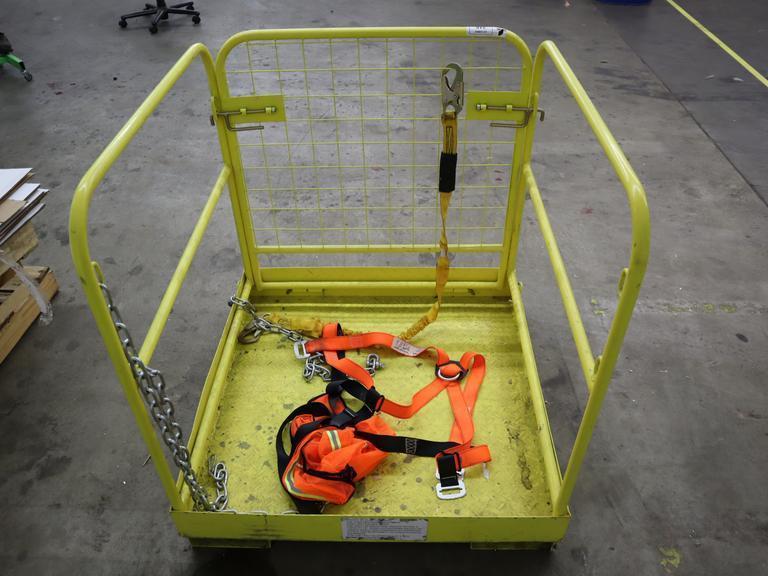 Fork Mounted Man lift Cage with Safety Chains and Personal Safety Harness, 771 lb Capacity- Auction Item