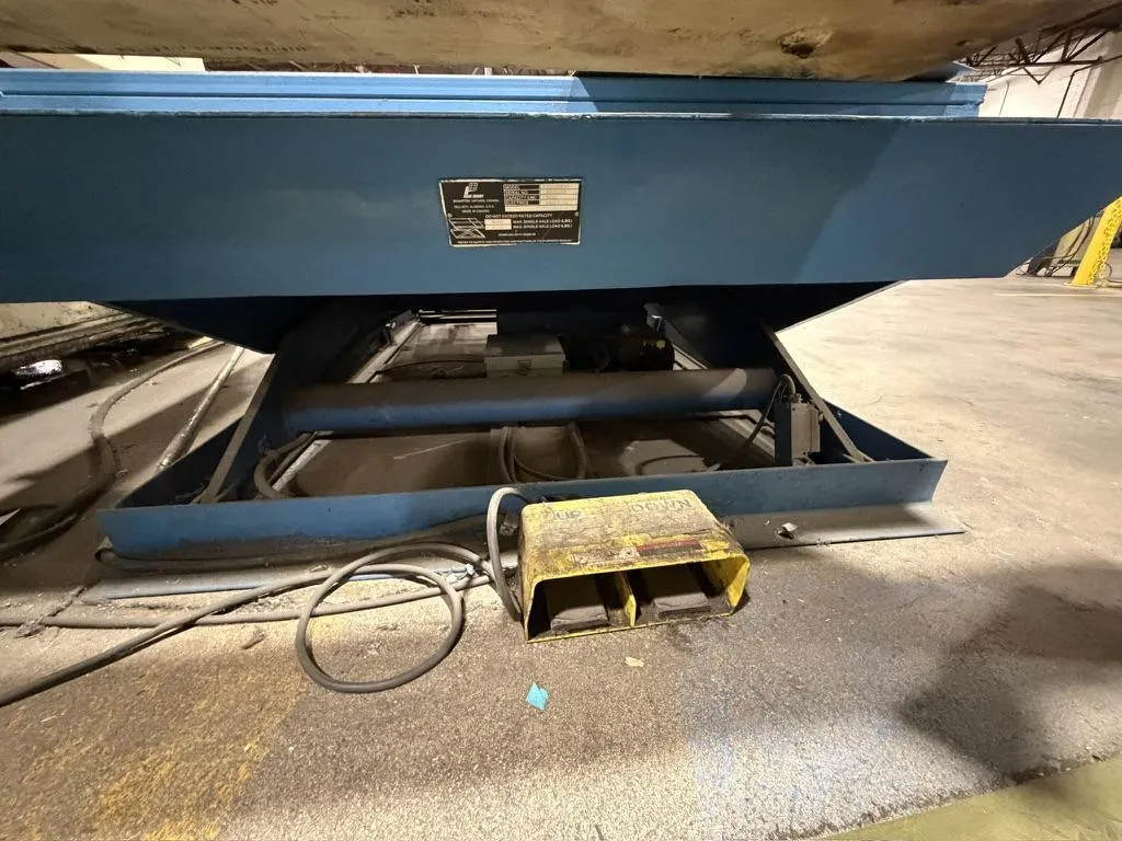 5000 LB BLUE GIANT MODEL FS5/60X96 LIFT TABLE