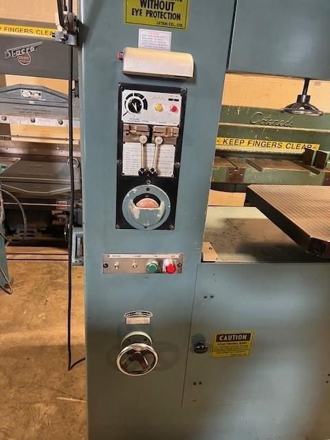 Leten Vertical Band Saw Model DCM-5, 20" Throat