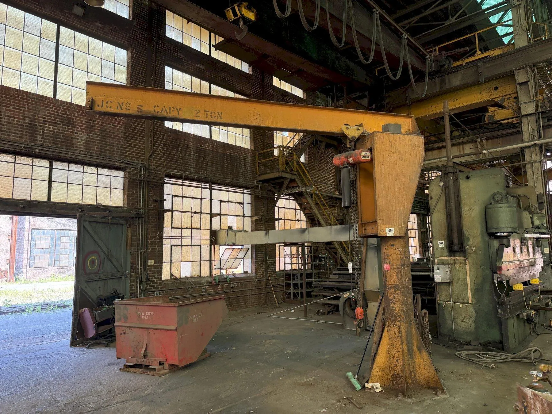 2 TON X 12' JIB CRANE W/ C&M HOIST: YOBRO #26107