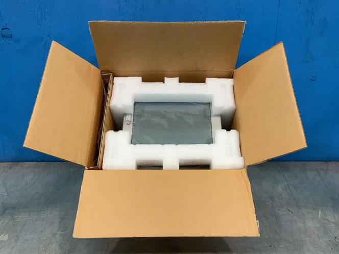 PRO-FACE TOUCH SCREEN INDUSTRIAL PC  -  PFXPP160DD20N00N00