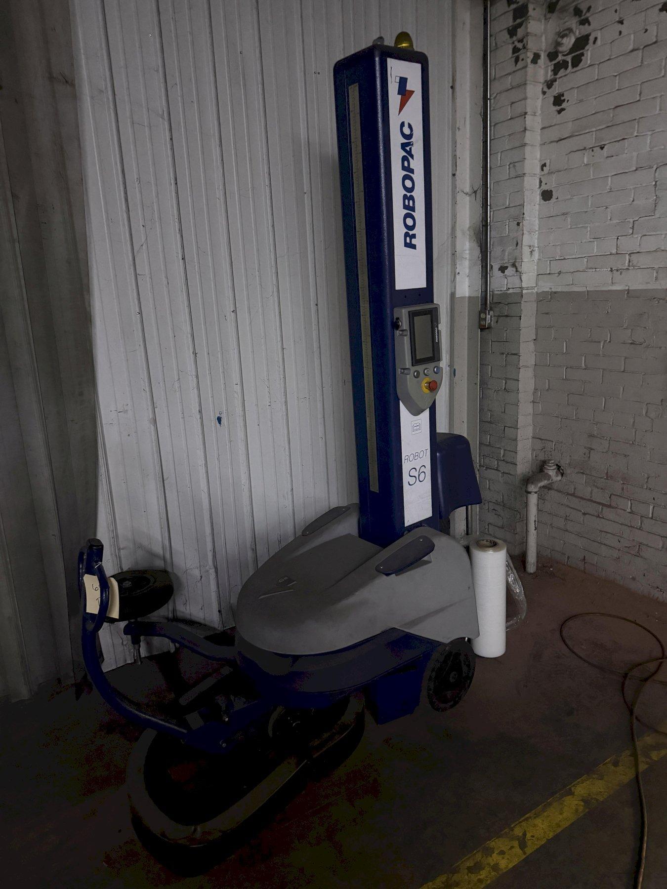 2023 ROBOPAC ROBOT MODEL #S6 PVS PORTABLE SHRINK WRAPPER MACHINE: YOBRO #25237