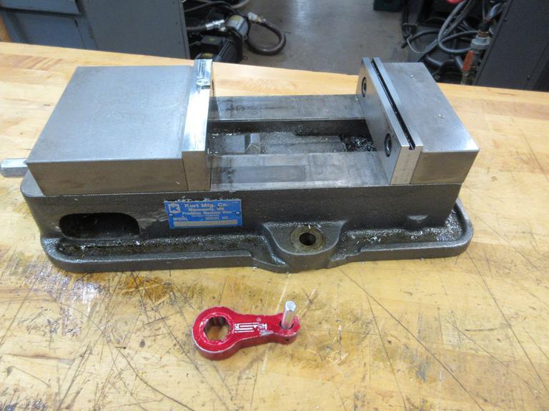Kurt D675 6" Machine Vise with Hard Jaws and Mini Speed Handle- Auction Item
