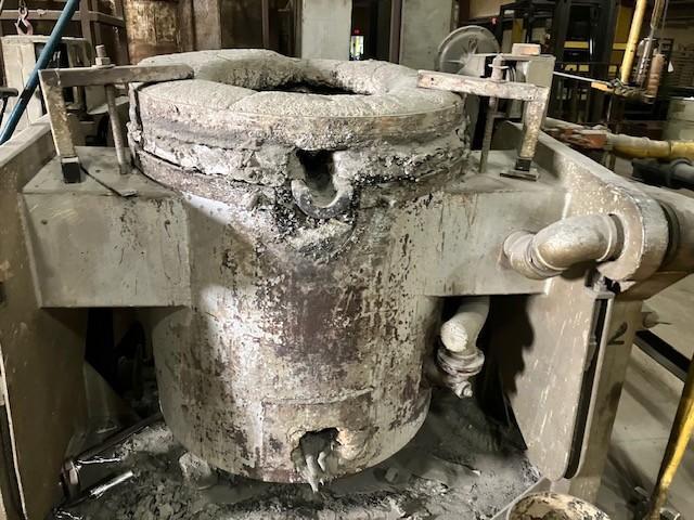 Lindberg model 61-mnp-400-g 400# gas fired motorized nose pour furnace with gas system and blower and controls