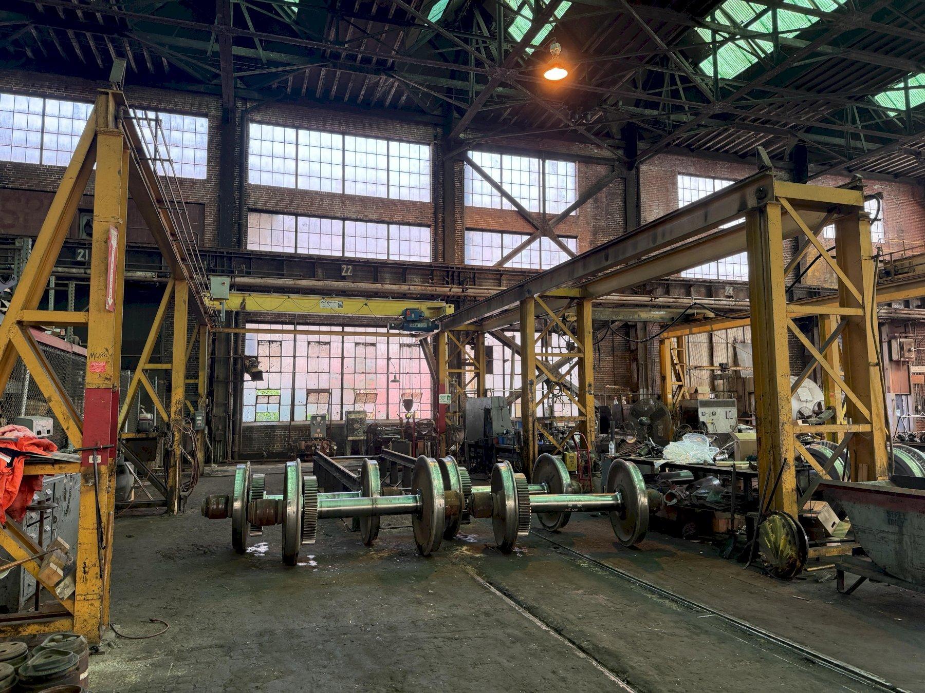 7.5 TON X 21' TRI-STATE OVERHEAD BRIDGE CRANE WITH 7.5 TON SHAWBOX HOIST. STOCK # 0875426