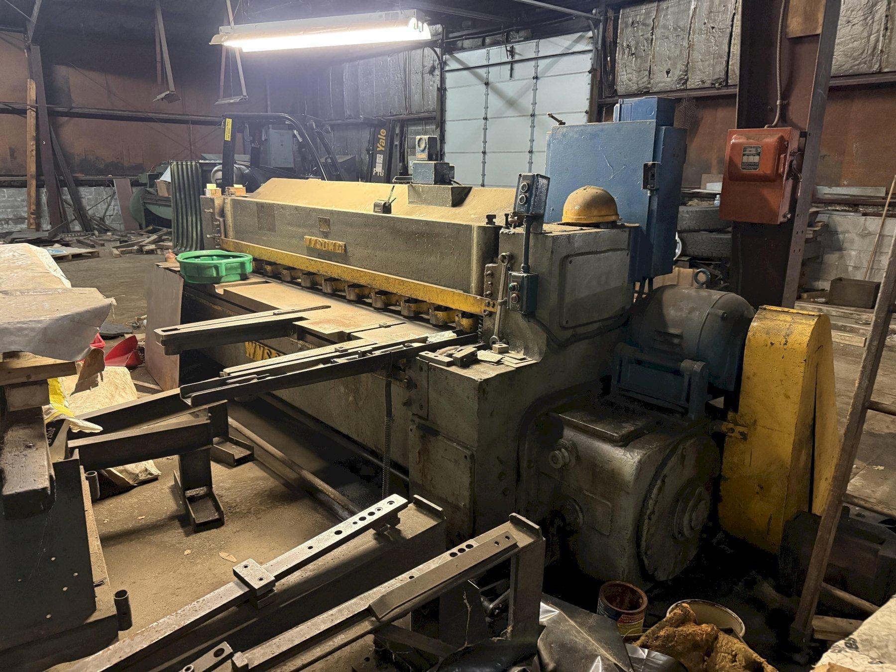 8' X 3/16" WYSONG MECHANICAL POWER SQUARING SHEAR WITH BACK GAUGE: STOCK #26436