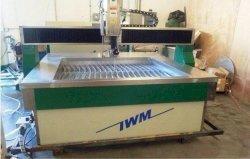 4' X 4' IWM MODEL IWM1313H WATERJET CUTTING MACHINE