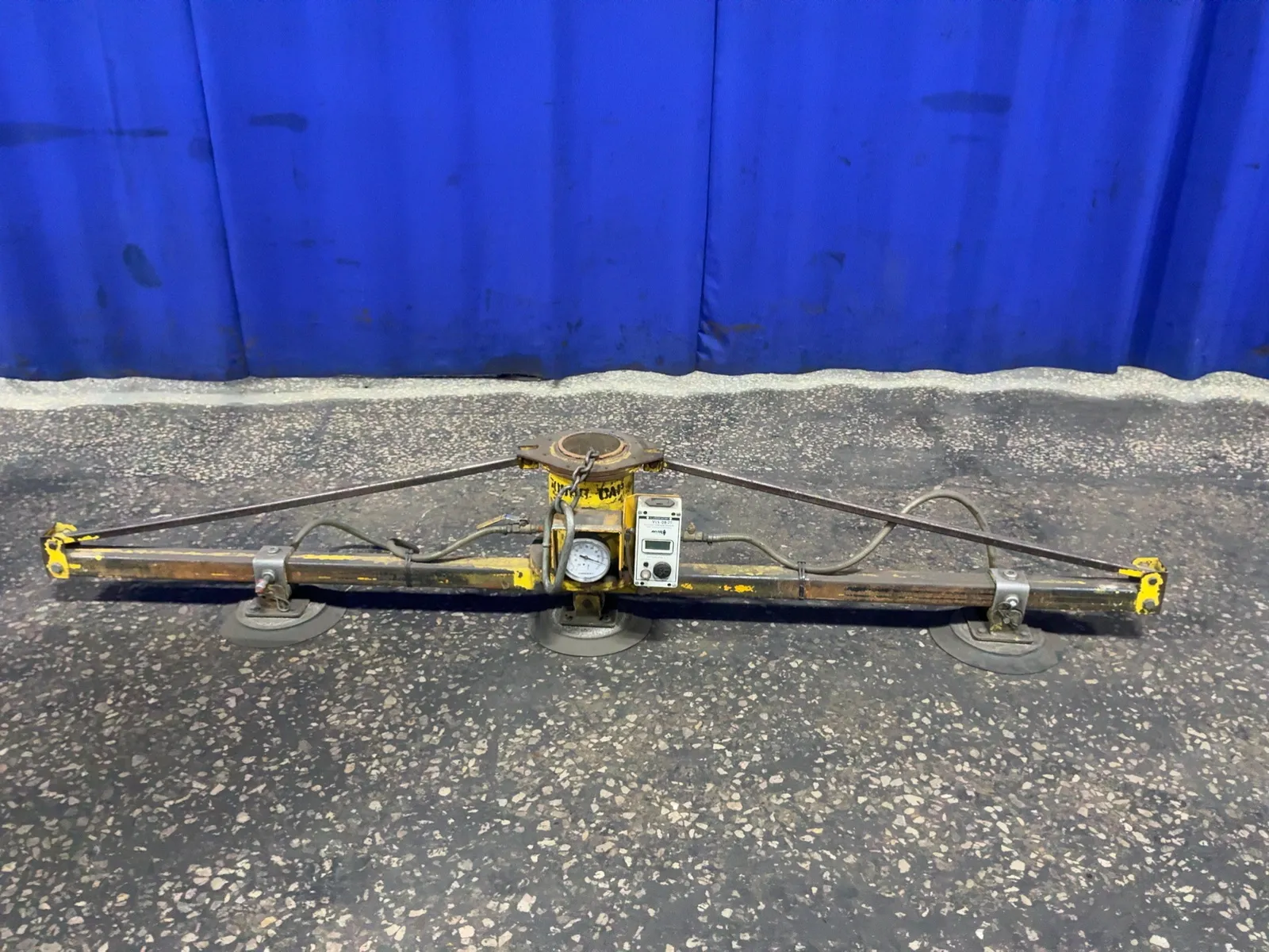ANVER 700 LBS VACUUM SHEET LIFTER