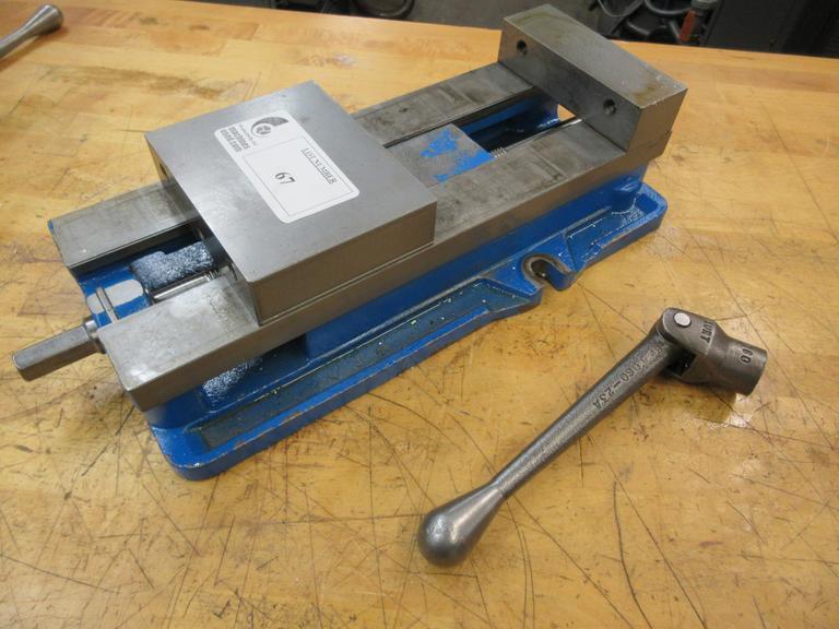 Kurt D688 6" Machine Vise with Handle- Auction Item
