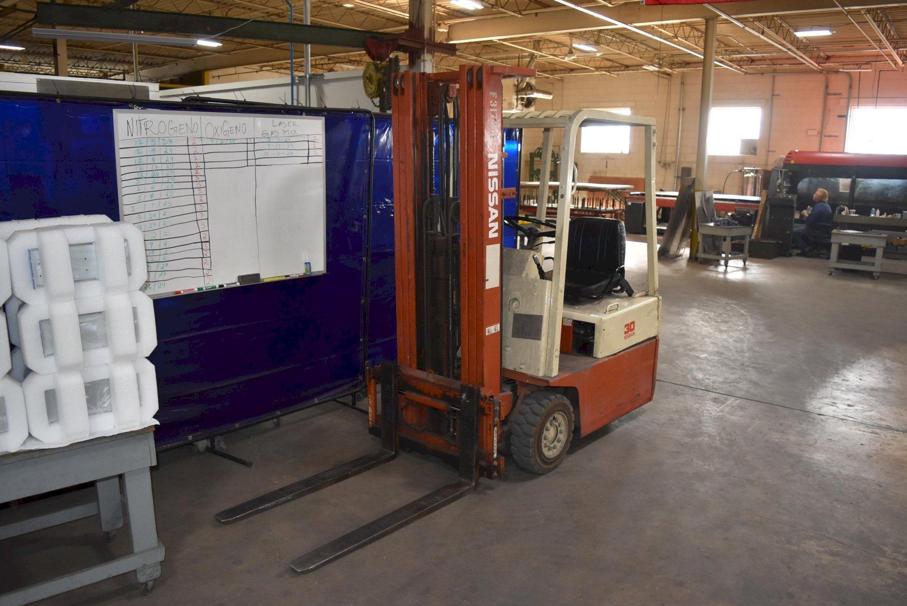 3,000 LB NISSAN MODEL MA01L15S ELECTRIC 3-WHEEL SIT DOWN FORKLIFT TRUCK