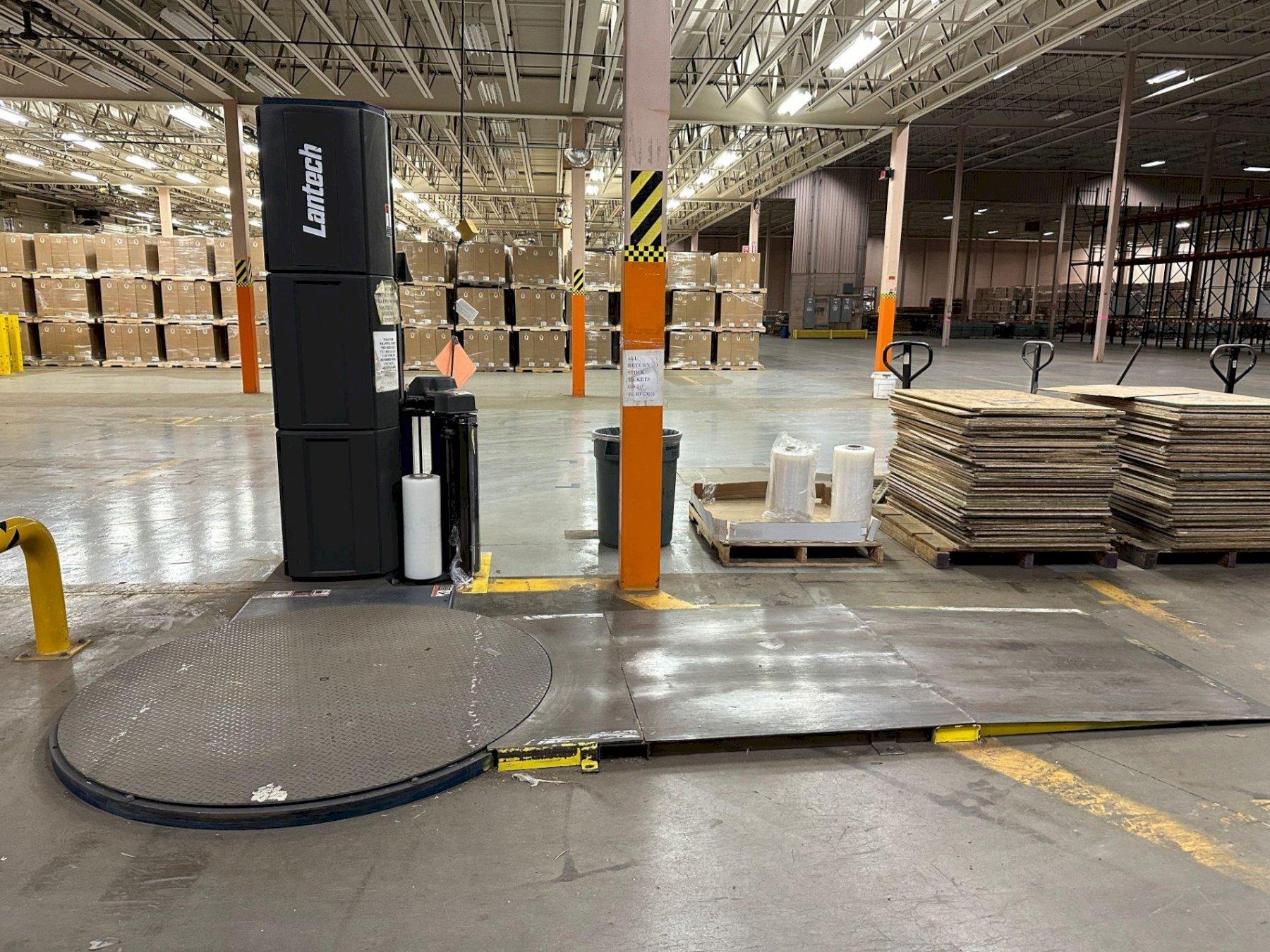 Lantech Q300 Stretch Wrap Machine | 2007 Model | 120V | Pallet Wrapper up to 80