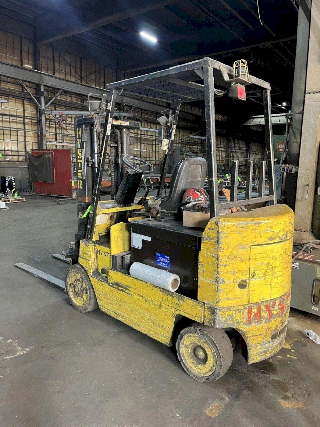 6,000 LB. HYSTER E80XL3 ELECTRIC FORKLIFT. STOCK # 1214525