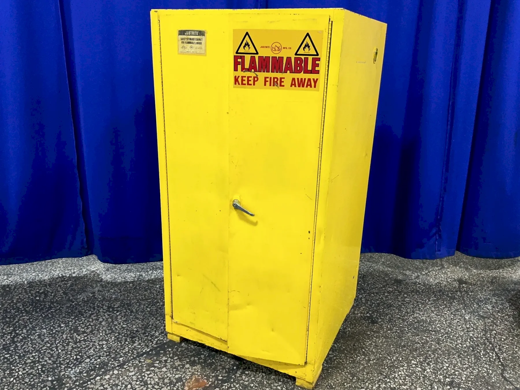 FLAMMABLE SAFETY CABINET