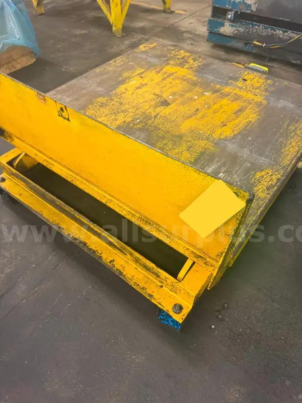 4,000 LB VESTIL HYDRAULIC TILT TABLE. STOCK # 1000825.