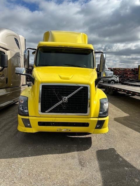 2017 Volvo VNL 760 High-Rise Sleeper Truck -Volvo D13 455HP, I-Shift Auto, 77″ High Cab, Tandem Axle Highway Tractor