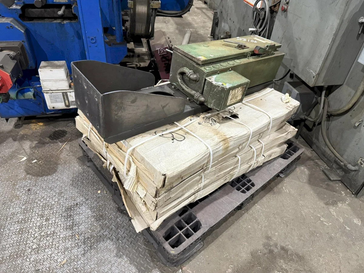 43" X 17" PEDDINGHAUS MODEL #1100 DG TWIN COLUMN & MITRE HORIZONTAL STRUCTURAL SAW