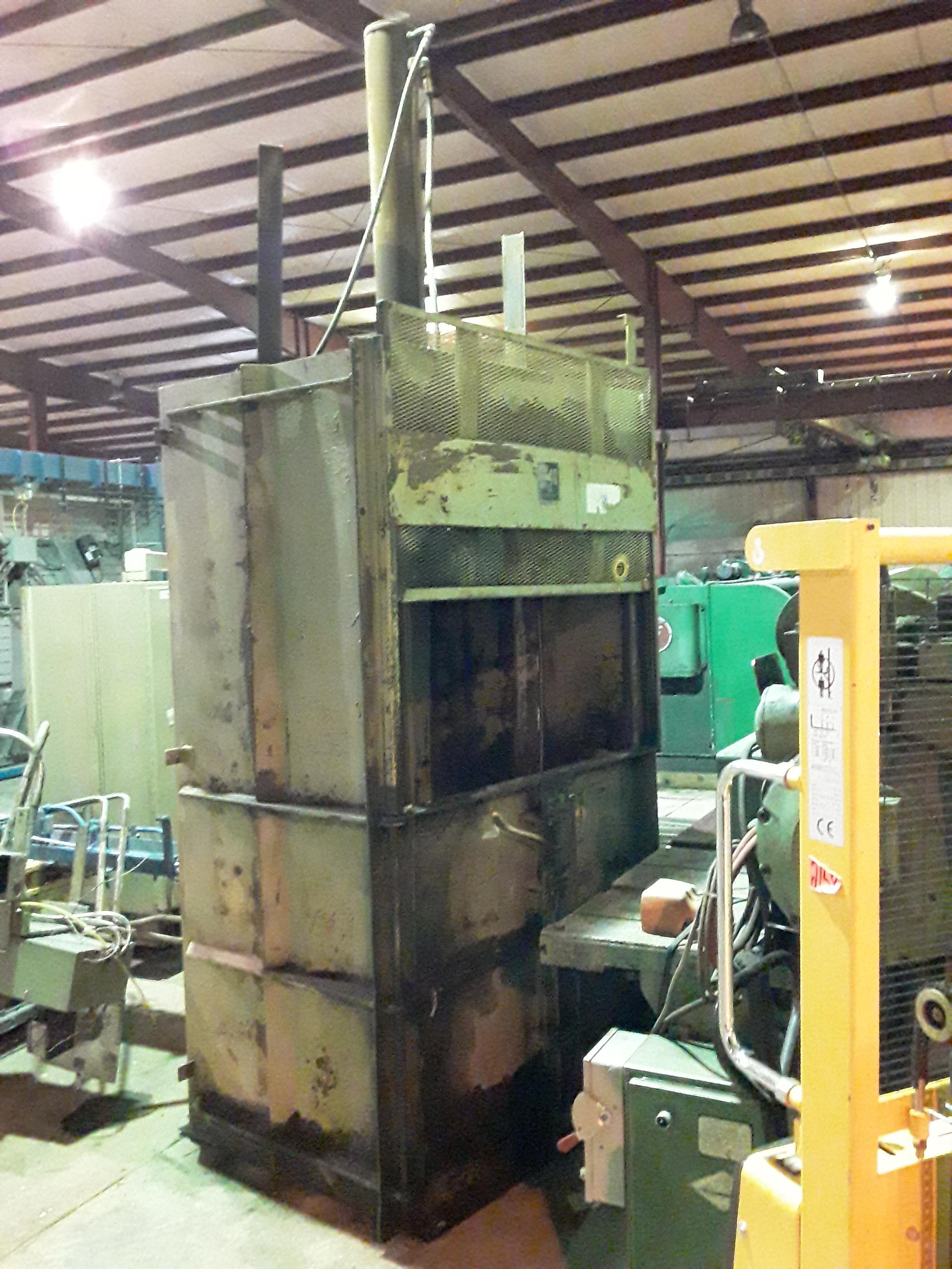 1 - PREOWONED PIQUA 40 in  X 54 in  DOWN ACTING HYDRAULIC VERTICAL BALER, MODEL #: SERIES 40