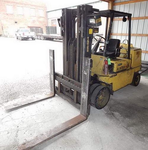 HYSTER 10,000 LB PROPANE FORKLIFT TRIPLE MAST