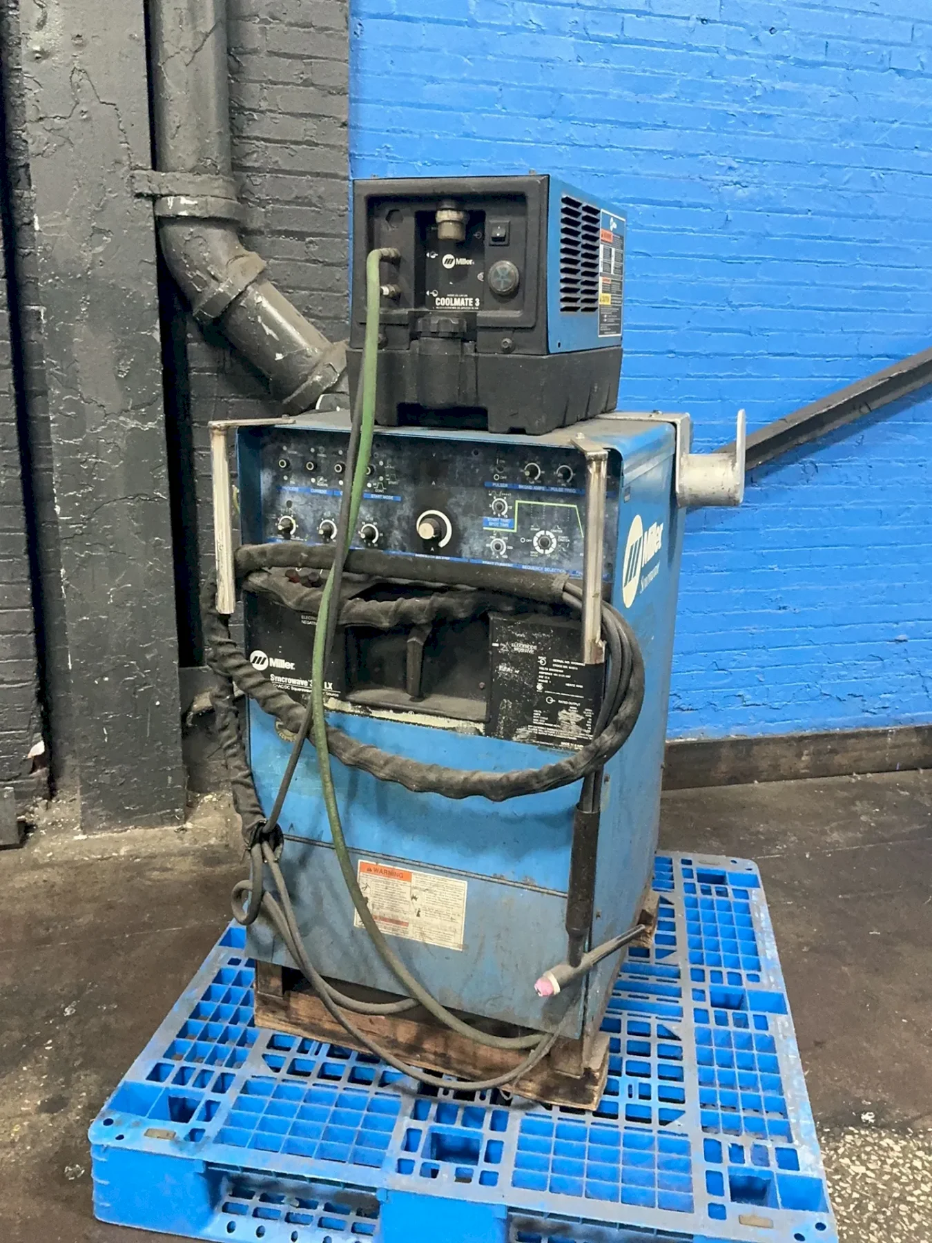 MILLER 300 A WELDER   -  SYNCROWAVE 350LX