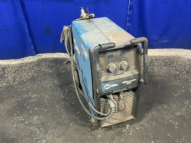Miller 200 Amp Welder - Millermatic 252