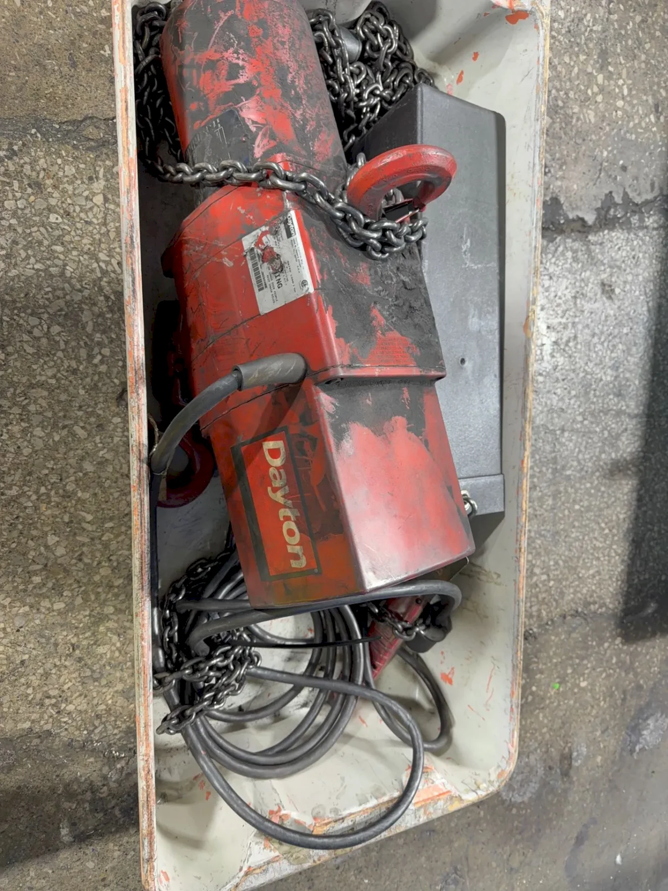 DAYTON 2 TON ELECTRIC HOIST   -  3YB77