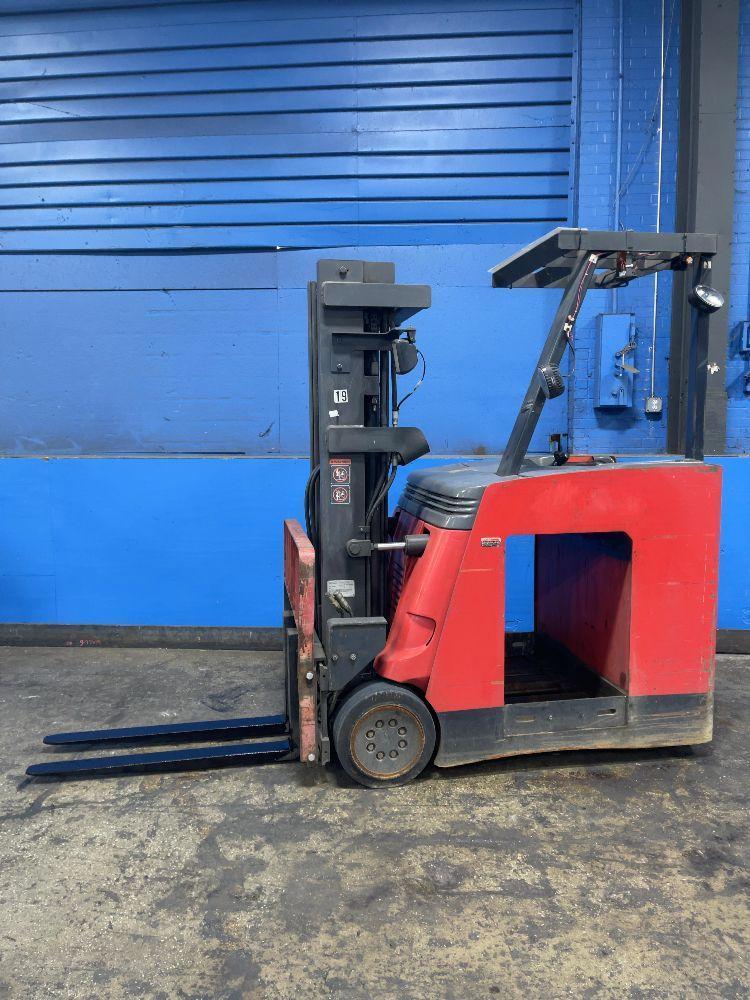 RAYMOND 4000 LBS STAND UP FORK LIFT  -  R40-C40TT