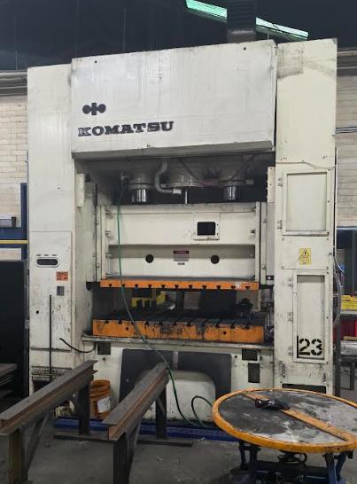 220 TON KOMATSU E2M-200 STRAIGHT SIDE PRESS. STOCK # 0329026