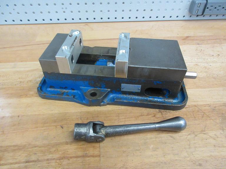 Kurt D40 4" Machine Vise with Handle and Aluminum Jaws- Auction Item