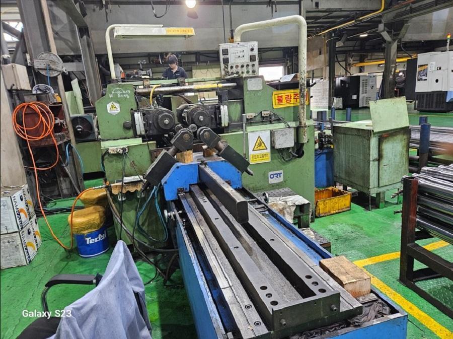 ORT model RP-100/U (100T) TWO DIE CYLINDRICAL THREAD ROLLING MACHINE