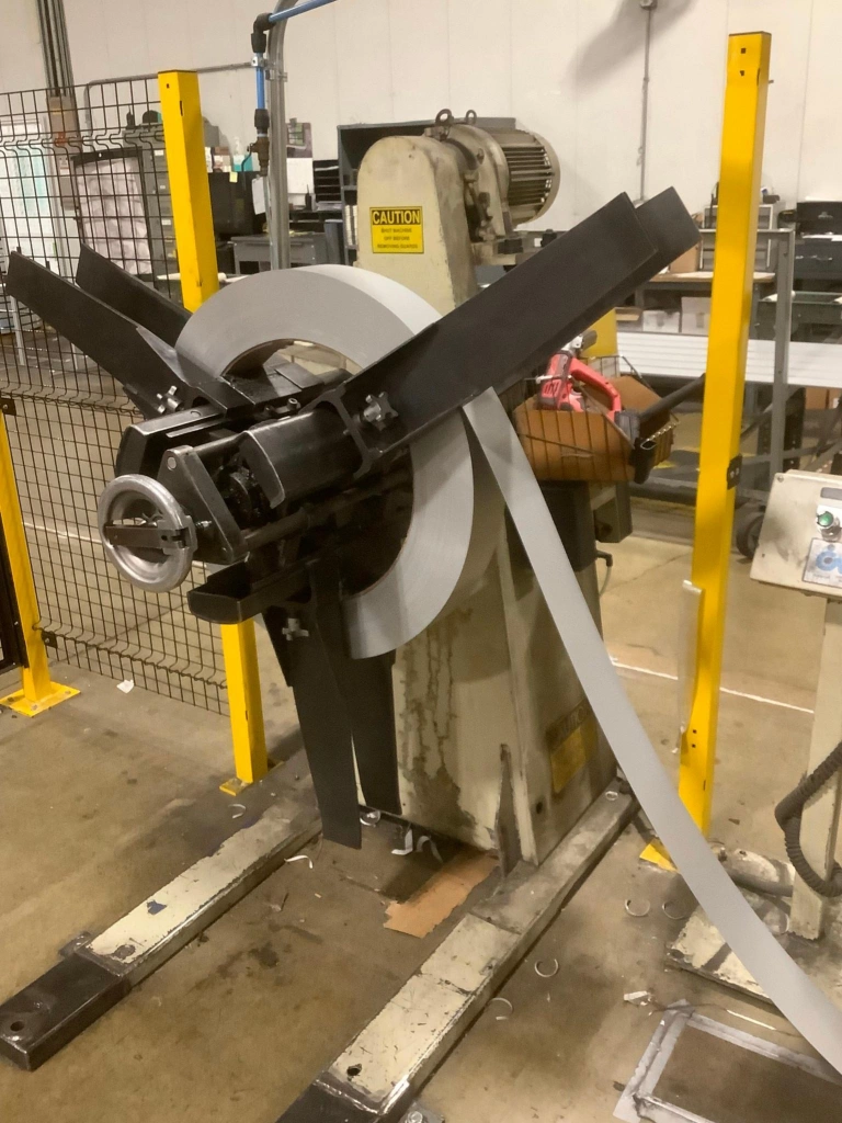 8,000 LBS X 18" CWP MODEL 4RM-18 POWERED UNCOILER COIL REEL: YOBRO #24957