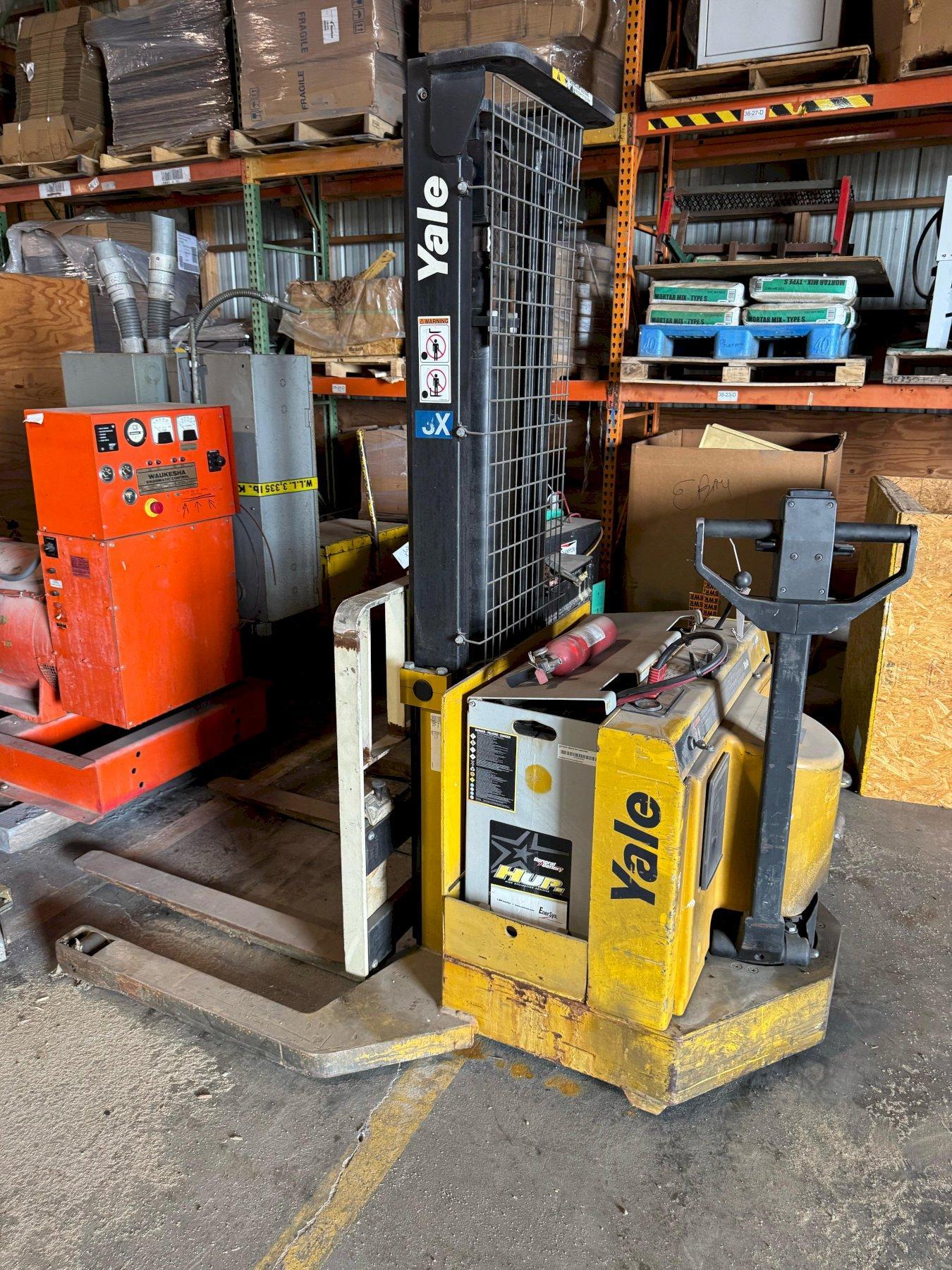 1 - PREOWNED 2000 YALE PALLET WALKIE / STACKER, MODEL # MSW040LCN24TS083, S/N: B820N03543X
