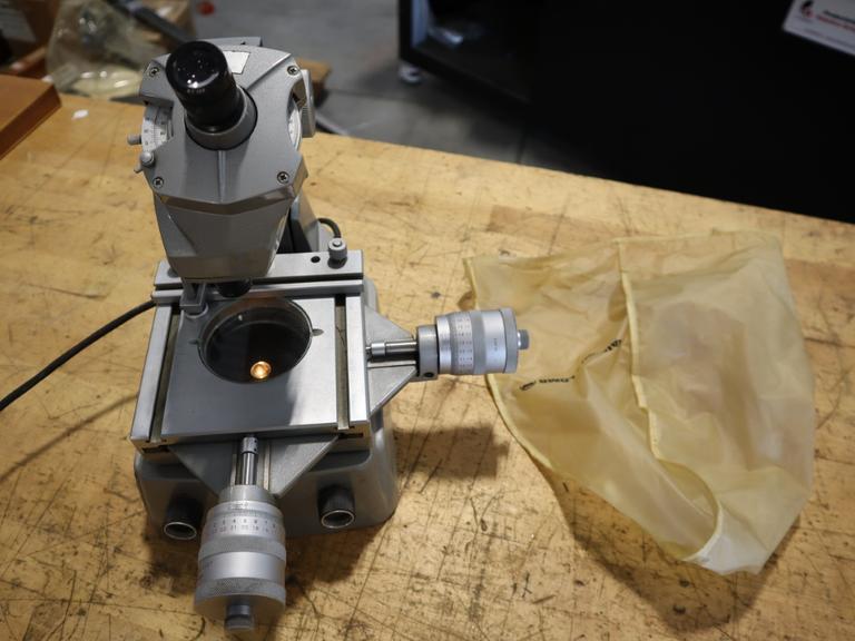 Mitutoyo ToolMakers Microscope, 2X Lens, 15X Eyepiece Lens, Micrometer Stage Adjusts, Illumination- Auction Item
