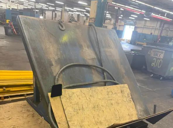 4,000 LB HYDRAULIC TILT TABLE. STOCK # 1003725.