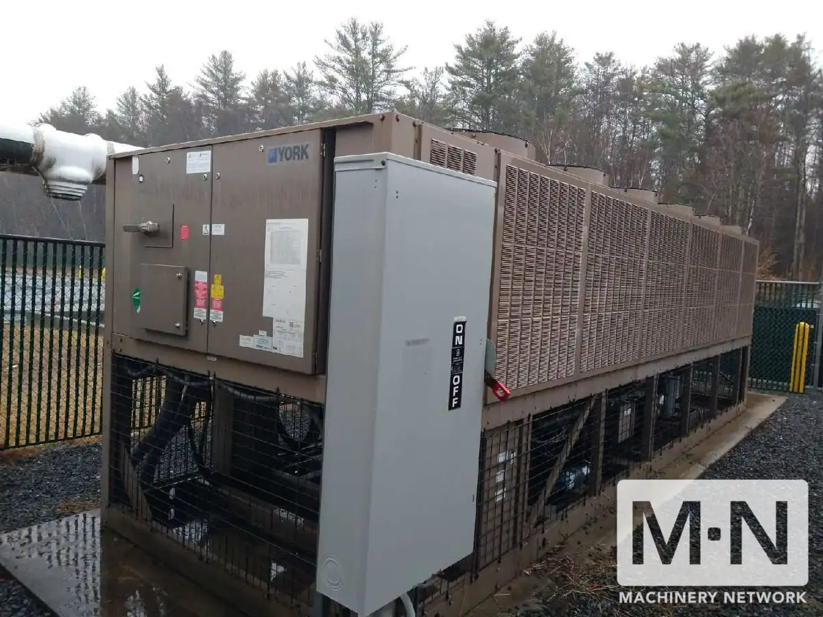 230 TON YORK MODEL YVAA0233BSV46 AIR COOLED SCREW CHILLER MFG 2012 ( 2) AVAILABLE