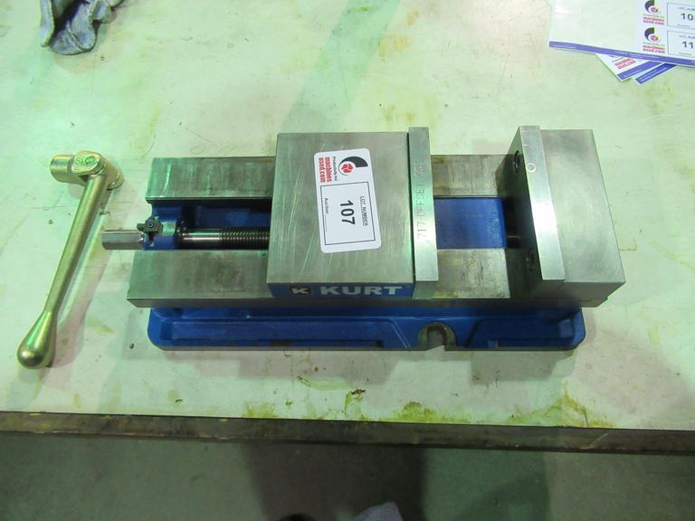 Kurt D688 Machine Vise with Steel Jaws and Handle- Auction Item