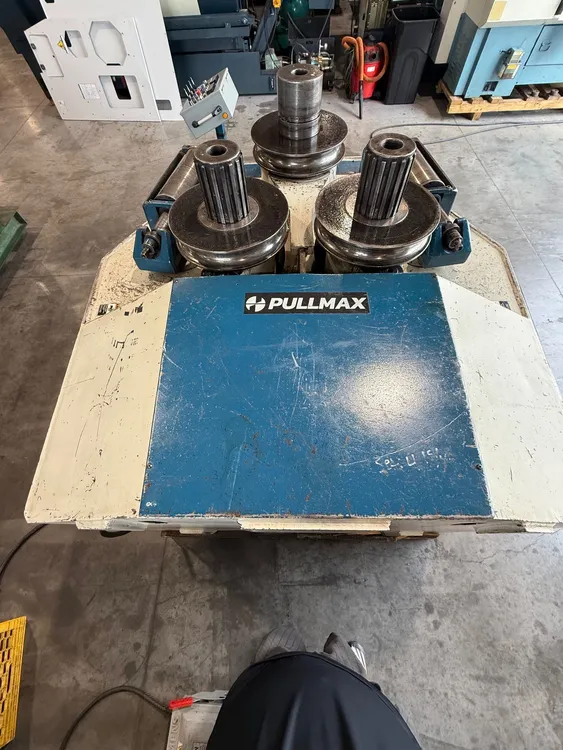 5" X 5" X 1/2" PULLMAX Z-41 HYDRAULIC ANGLE ROLL