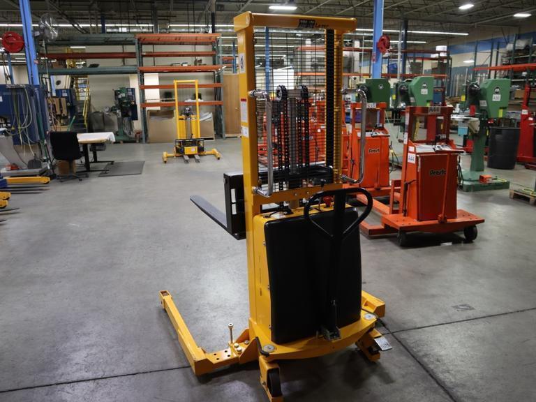 Uline H-5439 Electric Straddle Stacker Lift, 2,200# Cap, 63" Max Height, 50" Between Outriggers, 12 Volt Battery with Charger, 42" Forks- Auction Item