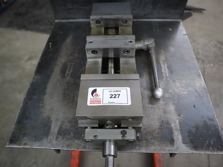 Kurt DL-600 Double Lock 6" Machine Vise with Hard and Handle- Auction Item