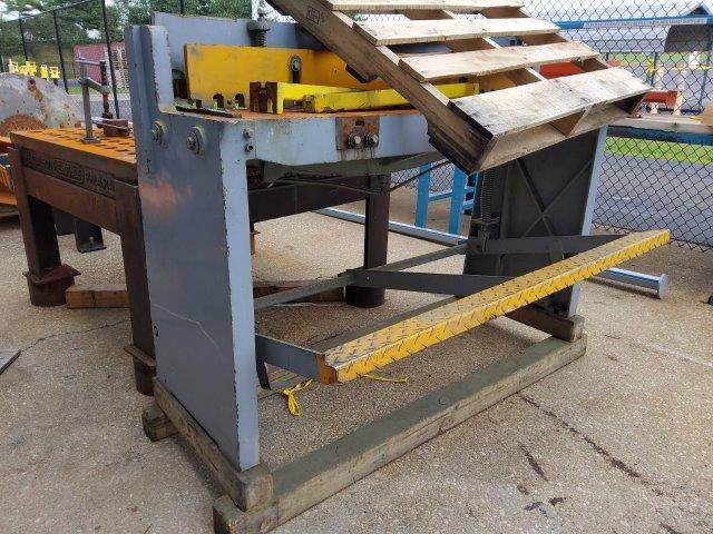 52" JUMP FOOT OPERATED SHEET METAL SHEAR: YOBRO #26473