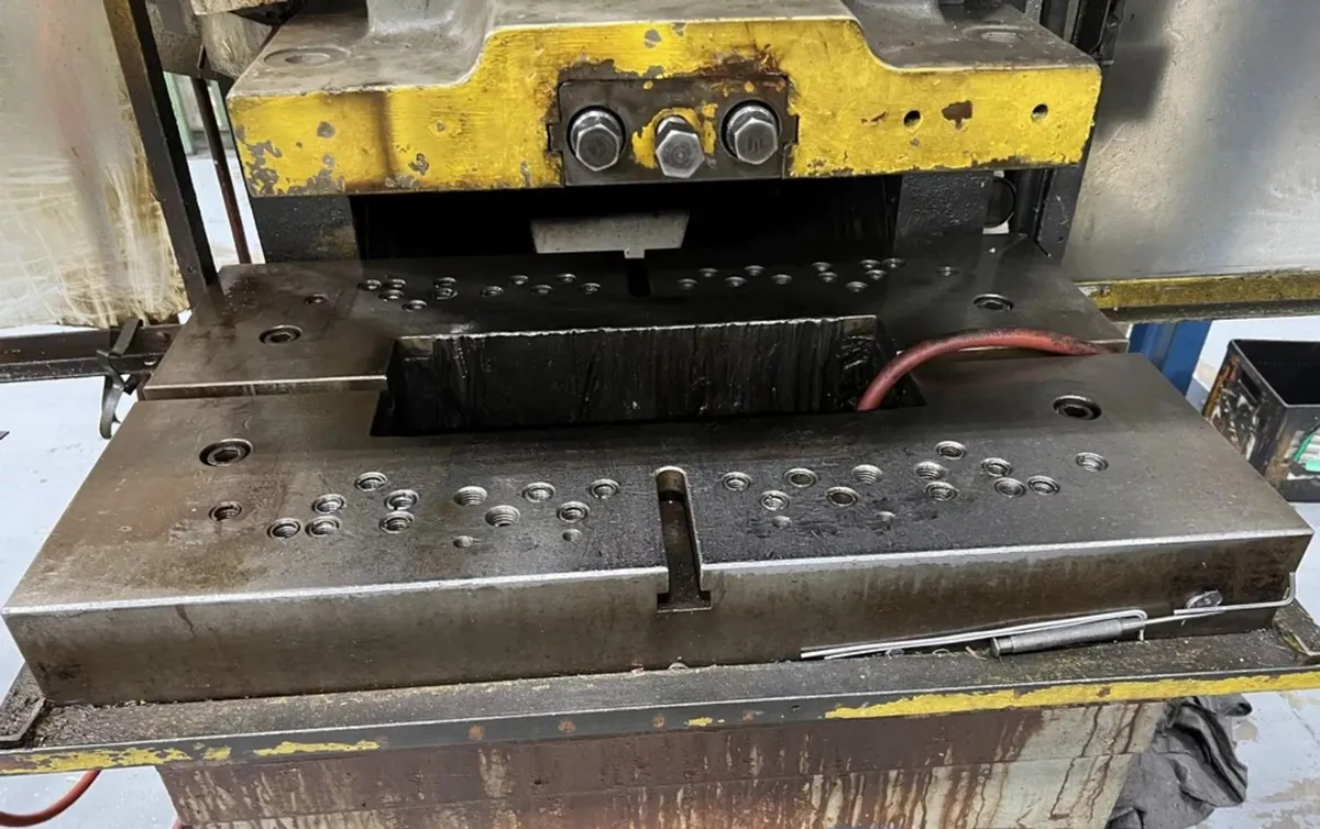 66 TON KOMATSU MODEL OBS 60-3 OPEN BACK GAP FRAME PRESS