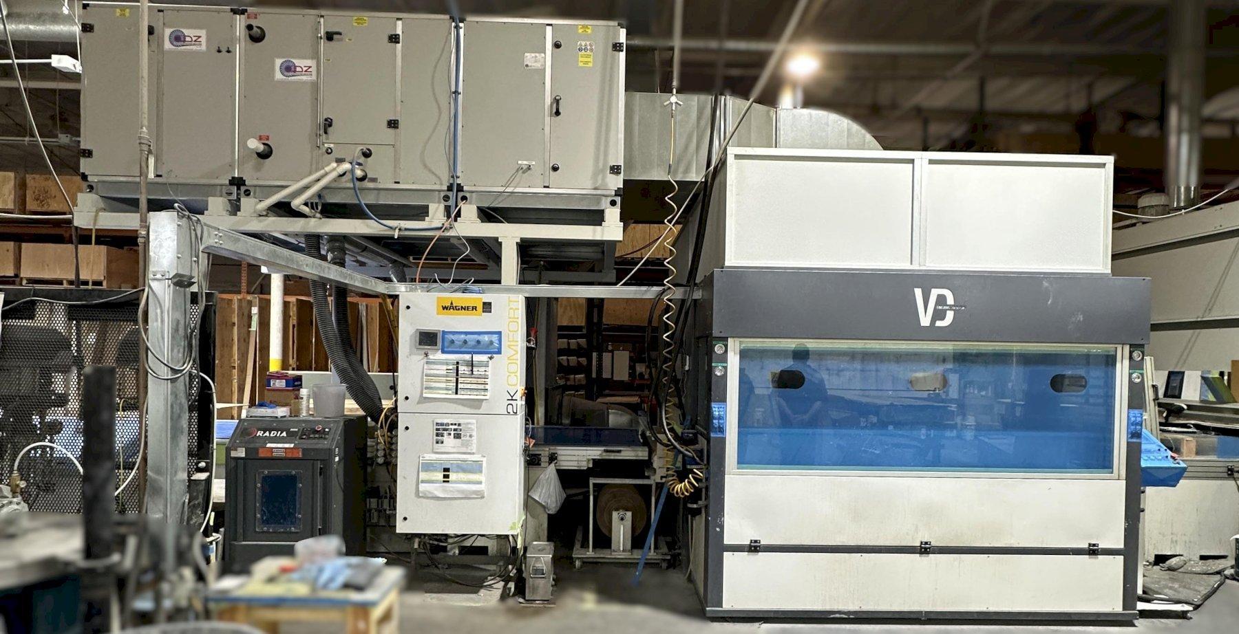 VD Finishing Systems - VD Simple Dynamic TOP CS Yr. 2022 With Pressurized cabin, filtering system, 2 Sets of Guns with 8 Spraying Heads, Wondrous Pannel Cleaning System, Heated Humidify Control Air Unit, 17' Infeed Conveyor, Coil-Uncoil Paper System, 10' Exit Conveyer,