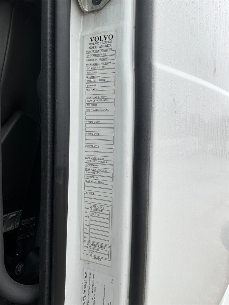 2023 Volvo  4V4NC9EHXPN310965