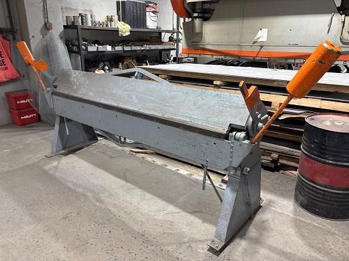 CHICAGO DRIES & KRUMP 8' X 16 GA. APRON BRAKE