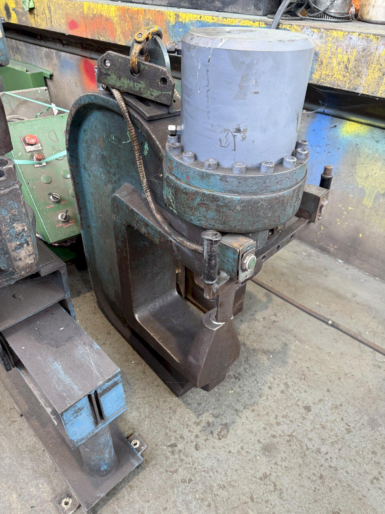 FRANKLIN MANUFACTURING C FRAME HYDRAULIC WEB PUNCH. STOCK # 0666125