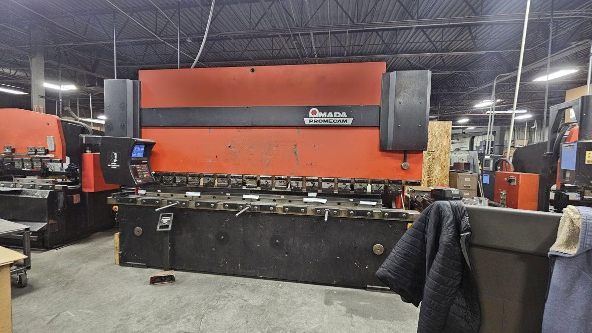 138 Ton x 13′ Amada HFB 125-40 CNC Press Brake, 1996 – 6 Axis Backgauge