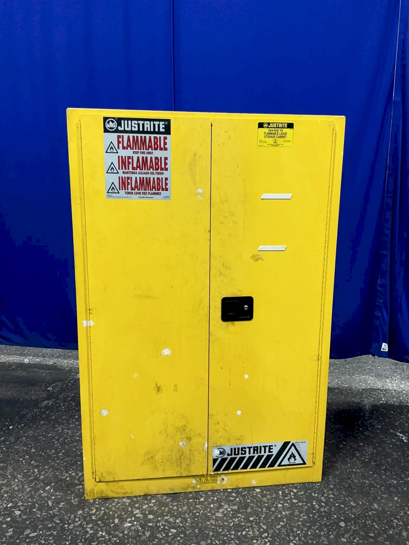 JUSTRITE 45 GALLONS  / 43" X 18" X 65" FLAMMABLE CABINET  -  894500